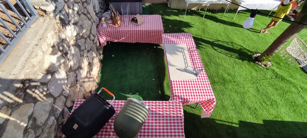 בת מצווה בחצר בית פרטי