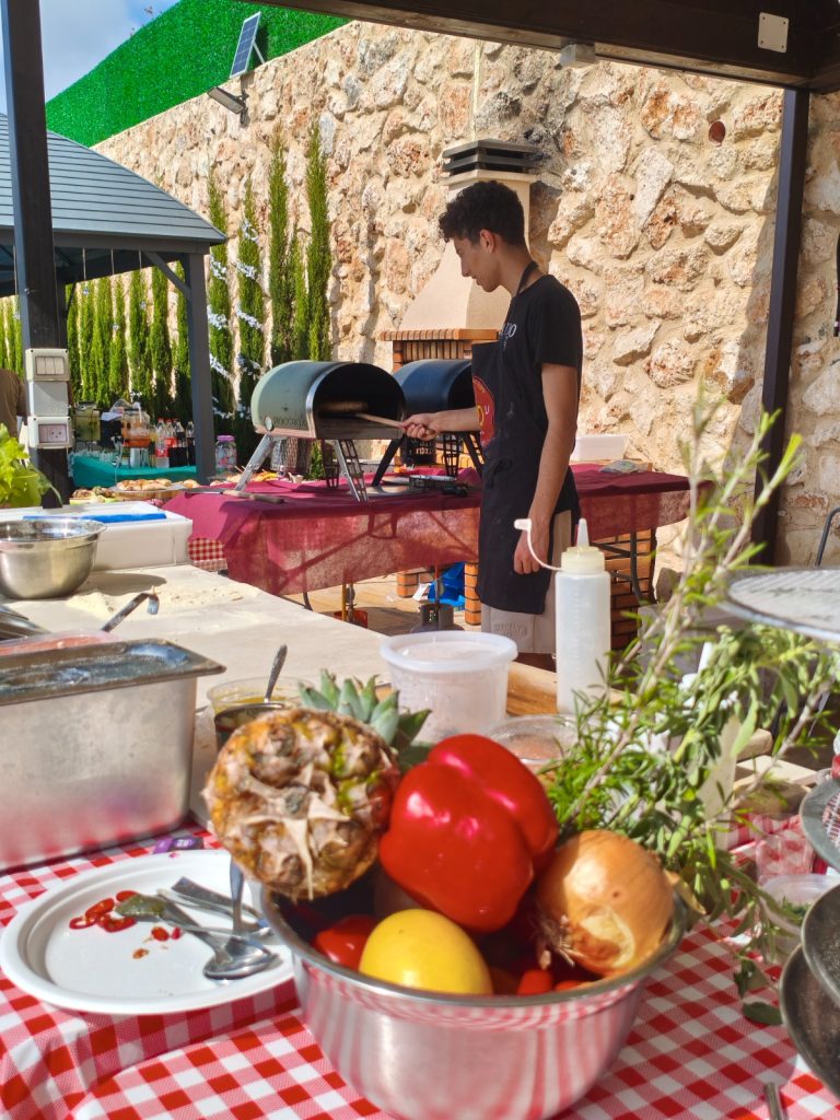 צילום עמדת הפיצות ואפייה בטאבון